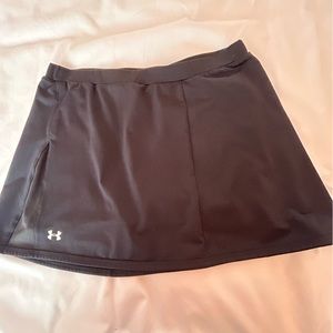 Under Armour ladies skort / swim skirt. Size M